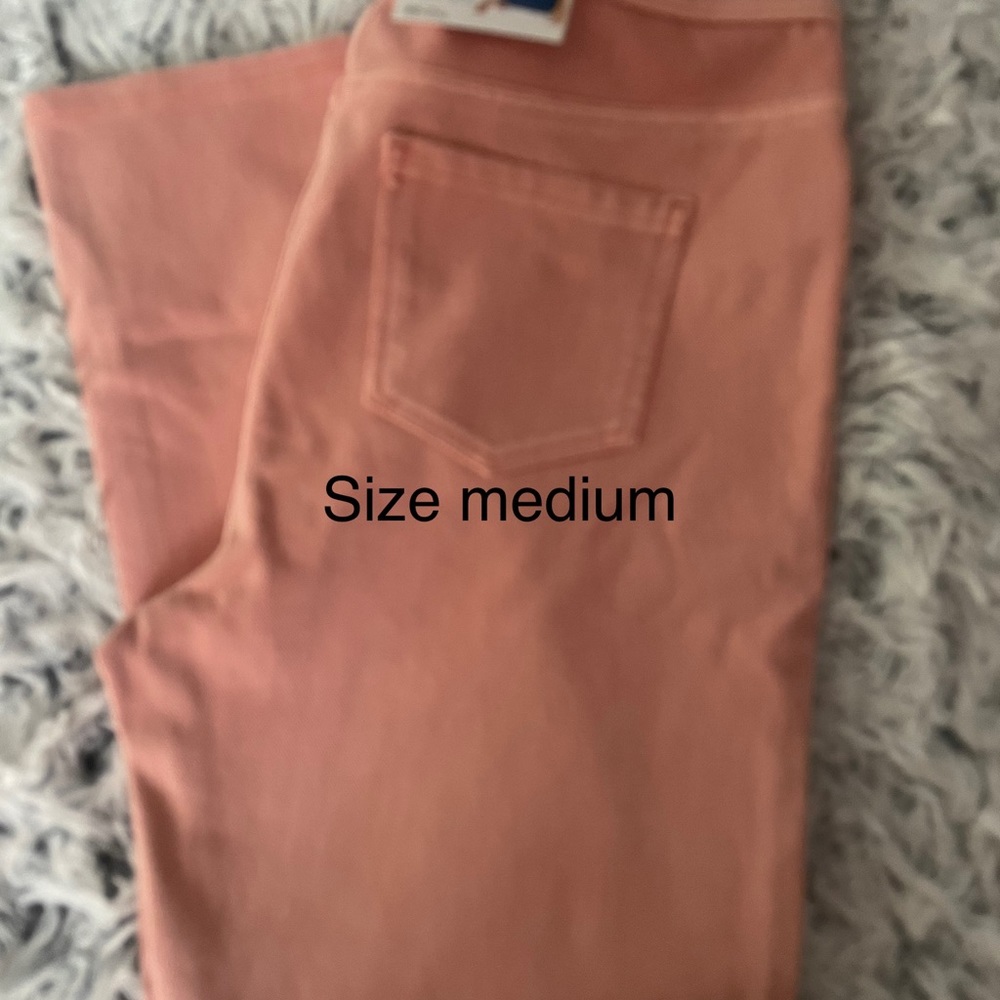 8 pair women’s Capri pants